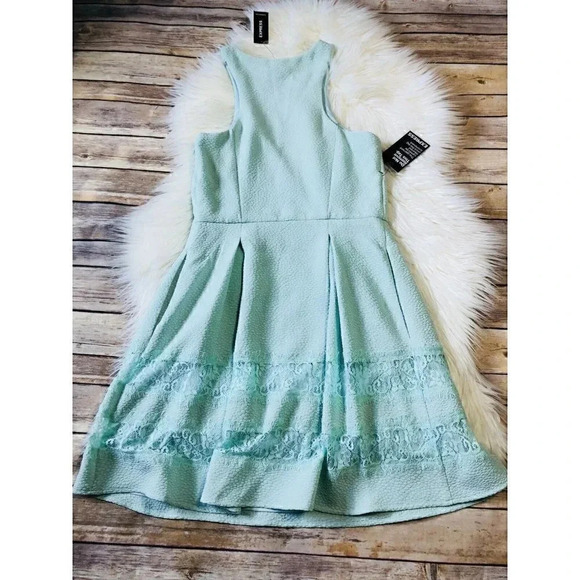 EXPRESS Size 6 Mint Green Zip Front Lace Insert Textured Flare Dress NEW! - Picture 8 of 8